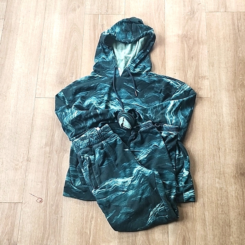 Fabletics small matching sweat suit green